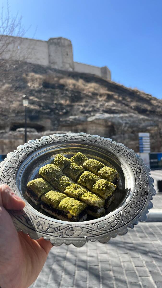 Fıstık Kaplı Çikolatalı Lokum